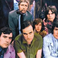 Monty Python (z leve): Terry Jones, Graham Chapman, John Cleese, Eric Idle, Terry Gilliam in Michael Palin