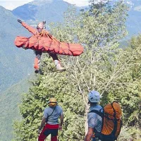 Italijanskega lovca, ki si je zlomil nogo, so s helikopterjem prepeljali v jeseniško bolnišnico