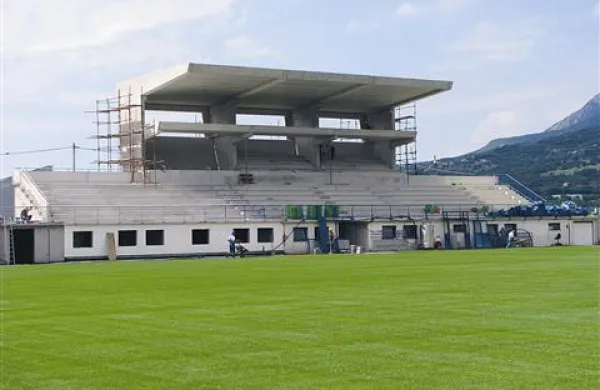 Igralna površina je ozelenela, tribuna stoji, manjka le še dovoljenje