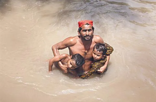 Poplave naj bi prizadele 15 milijonov Pakistancev