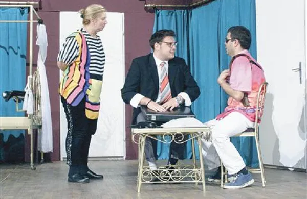 Gledališčniki iz pobratenega Prijedora se bodo predstavili z Lahkim komadom