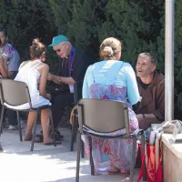 Kljub vrsti spovednic  večino  spovedi opravijo  kar na prostem