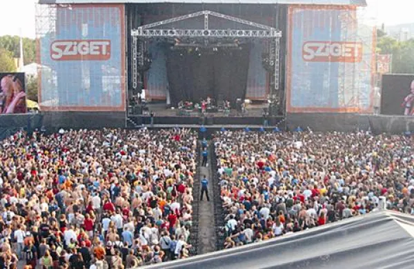 Na 55 odrih bo na Szigetu  nastopilo kar 400 skupin