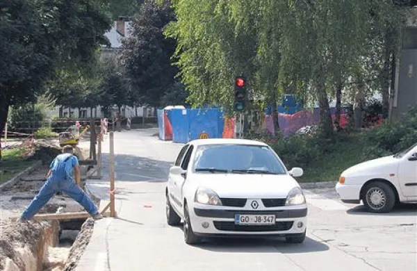 Prebivalci so z razumevanjem sprejeli enosmerno ureditev prometa ob gradbišču 