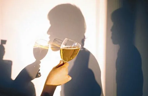 Alkohol je še vedno priljubljeno poživilo pri nasilnih dejanjih 
