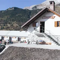 Na planini Razor so živinorejci delno tudi s svojim denarjem uredili tudi molzišče za štiri krave hkrati