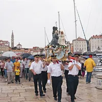 Deževno vreme ni ustavilo romarjev