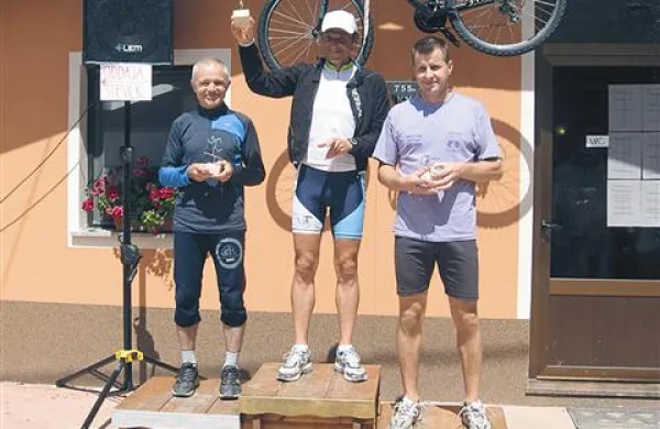 Najhitrejši mlajši veterani med tekači, z leve: Stanko Čufer, Igor Kogoj, Denis Debeljak