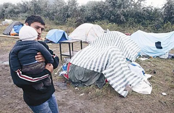 Po spopadih med policijo in Romi se je Sarkozy odločil, da tuje Rome pošlje domov