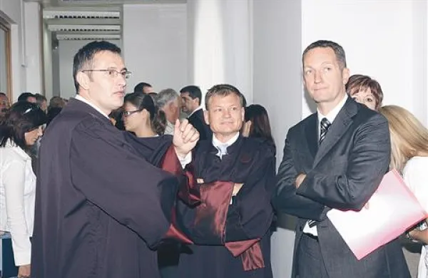 Franc Rojko, Franci Matoz in Boris Popovič (z leve) se bodo trudili dokazovati Popovičevo nedolžnost še septembra