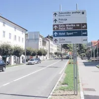 V Postojni nove usmerjevalne table