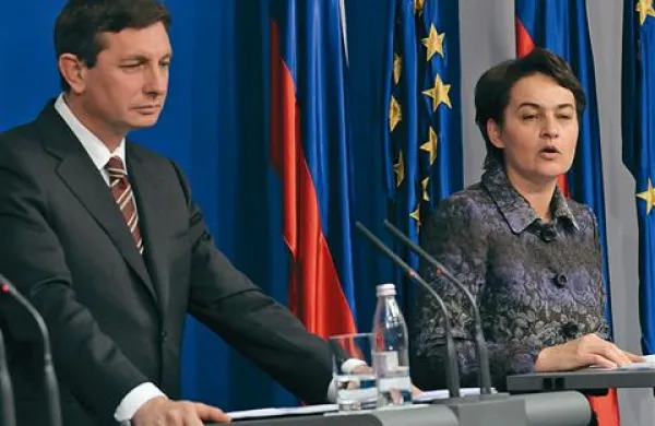 Vlada bo vztrajala pri zamrznitvi plač v javnem sektorju