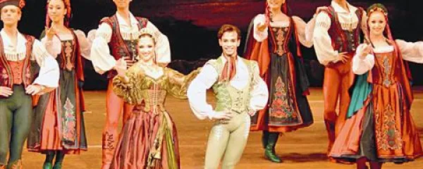 Barbara Škrlj (spredaj), z umetniškim imenom Barbara Blanche, blesti na odru Badenskega državnega teatra v Karlsruheju