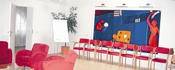 Predavalnico družinskega inštituta krasi slika svetovno znanega primorskega umetnika Marka Ivana Rupnika