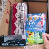 Poleg prijavljenih igrač so našli tudi neprijavljene cigarete.