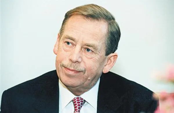 Bivši češki Predsednik Vaclav Havel se pri 73-letih preizkuša kot režiser