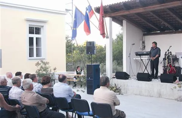 Na  Vrheh  so proslavili obnovo stare šole na Tabru 