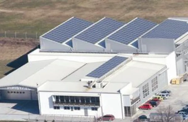 Sončna elektrarna Pipistrel v Ajdovščini je največja tovrstna elektrarna pri nas
