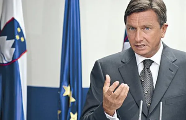 Pahor mani, da Vegrad potrebuje novo vodstvo.