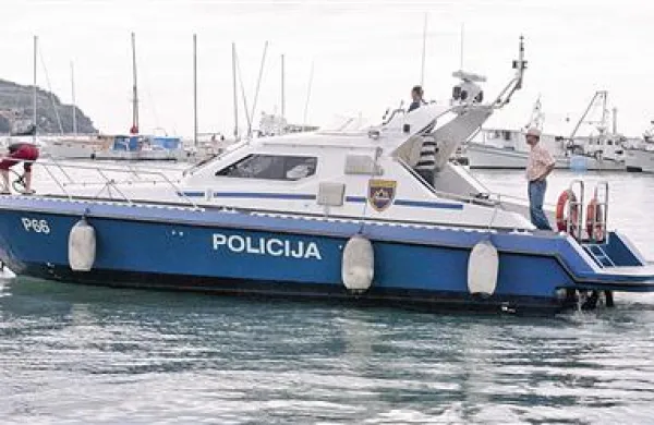 Policijski čoln P 66 je v Koper priplul konec julija 2003
