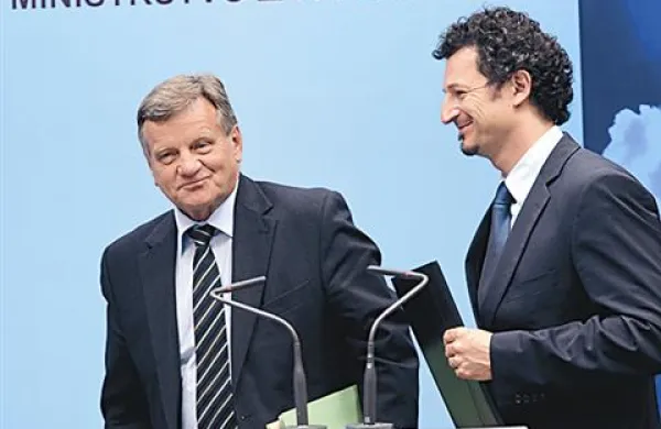 Hartmut Mehdorn (levo; na fotografiji s Patrickom Vlačičem) je doslej razen Boruta Pahorja prepričal le redke