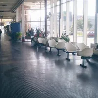 Turiste, ki pridejo na koprsko železniško postajo, ne pričaka lep razgled