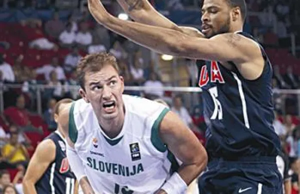 Slovenija je tekmo proti Američanom pričakovano izgubila