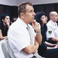 Prijatelj je z zanimanjem, na trenutke z začudenjem in s smehom spremljal Mikuževo pričanje