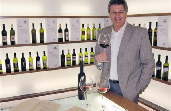 Nadzorniki Jožefu Člekoviču očitajo več kršitev, direktor pa trdi, da so nestrokovne in pavšalne. O vročem sporu bo v teh dneh razpravljal svet  zavoda. 