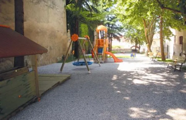 Odprli igri&scaron;če ob stari porodni&scaron;nici