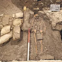 Okostnjak, ki so ga našli v srednjeveškem grobu