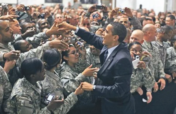 Barack Obama med lanskoletnim obiskom ameriških vojakov in vojakinj v Bagdadu