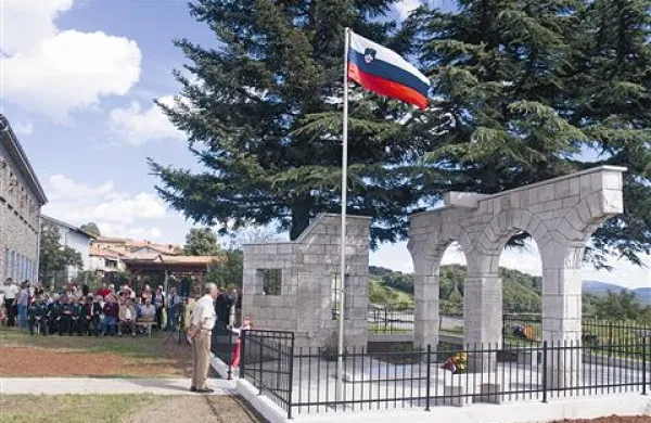 V Štjaku so obnovili spomenik ...