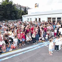 Številni starši in krajani Ankarana so si prišli ogledat novo pridobitev