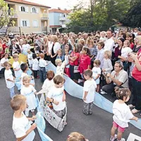 Otroški živžav pred številnim občinstvom