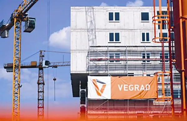 Bomba na vhodnih vratih Vegrada varno odstranjena