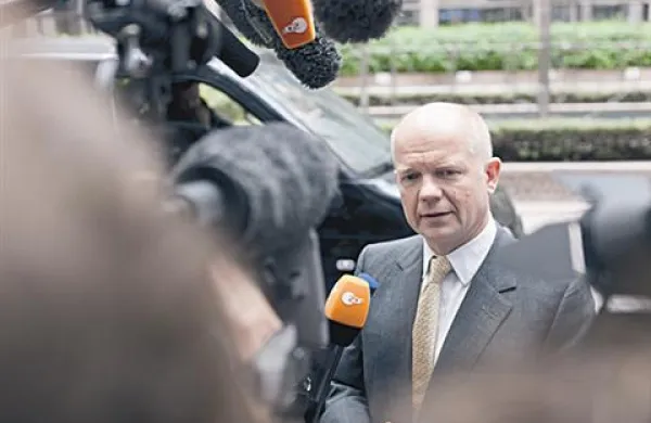 Britanski zunanji minister William Hague je zanikal govorice, da je homoseksualec. 