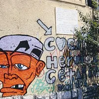 Na obronku minulega