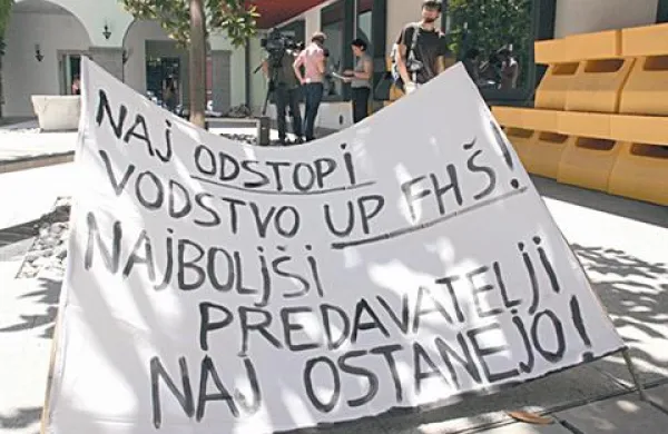 Ogorčeni študentje FHŠ napovedujejo ponovitev leta 1968 oziroma 1971, ko so množice nezadovoljnih evropskih študentov na ulicah zahtevale svoje pravice po avtonomiji in neodvisnosti univerze.
