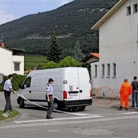 Na parkiri&scaron;ču v Solkanu na&scaron;li polmetrsko granato