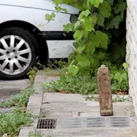 Na parkiri&scaron;ču v Solkanu na&scaron;li polmetrsko granato