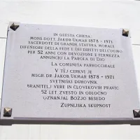 Plošča v spomin na monsinjorja Jakoba Ukmarja