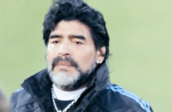 Maradona bi rad praznoval v Neaplju, a ima v Italiji težave zaradi neplačanih davkov