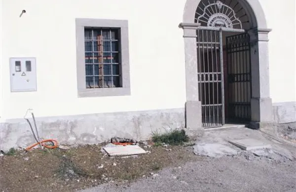 Zaradi nedopustno šlampaste obnove in ignorance občine v Šmarjah grozijo celo z bojkotom volitev