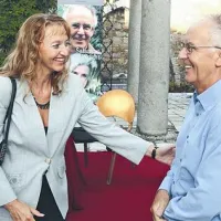 Tomaž Šalamun in Suzana Zornada Vrabec, direktorica Primorskih novic, ki so bile soorganizatorke večera   