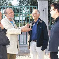 Nagrajenec (drugi z leve) s književnikom v fokusu, Tomažem Šalamunom, in predsednikom vileniške žirije, Andrejem Blatnikom 