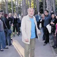 Pred otvoritvijo festivala: nagrajenec, bosanski književnik Đevad Karahasan, v “špalirju” uglednih gostov 
