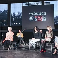 Prvo branje, z leve: Tomaž Šalamun, C.D. Wright, Kirstin Dmitrova, Agne Žagrakalyte in Viktoria Radics 