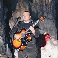 Mostarski kantavtor Sanel Marić-Mara 
