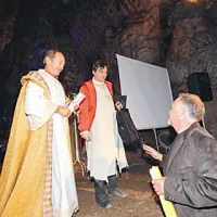 Po uprizoritvi odlomka iz Karahasanove drame: igralca Brane Grubar in Brane Šturbej (z leve) in režiser podelitve Igor Likar 